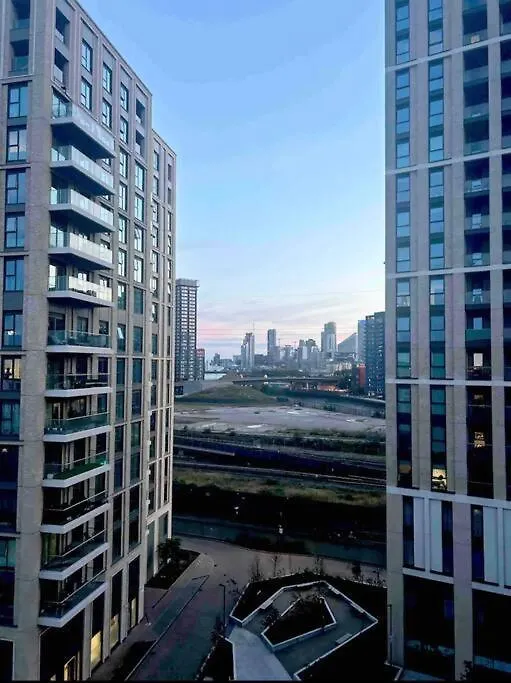 2 Bed Apartment Close To Station With Parking London