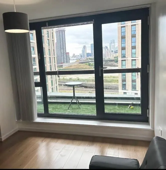2 Bed Apartment Close To Station With Parking London